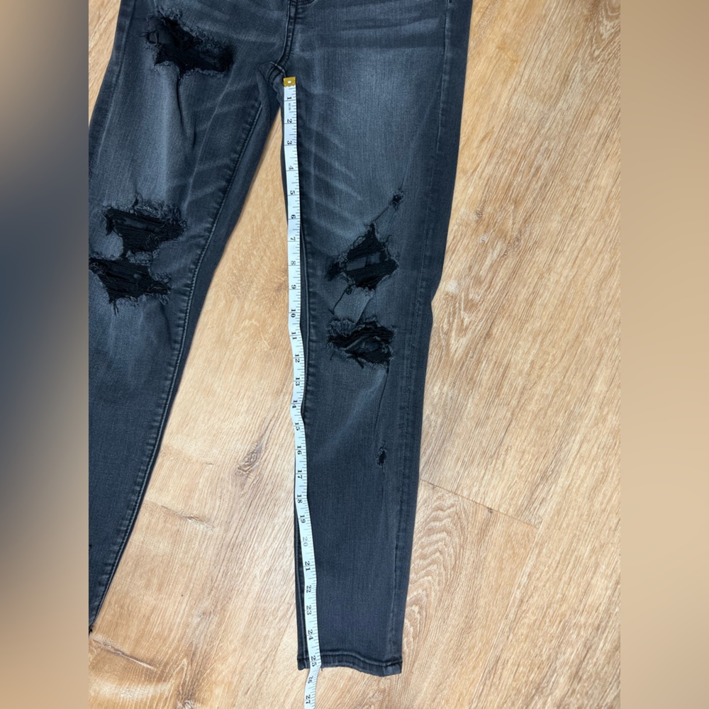 Distressed Black Skinny Jeans AMERICAN EAGLE next level stretch jegging. Size 6. - Picture 3 of 7